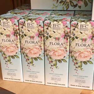 NEW Flora being sent out to selected retailers now! Keep your 👀 peeled for this lovely range 🌸

#flora #madeinnz #skincare #nzmade